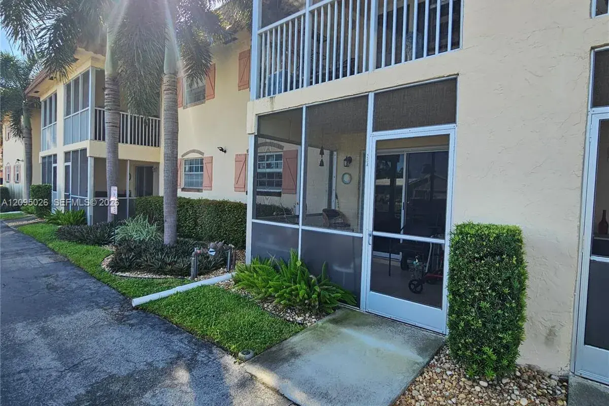 101 E Mcnab Rd # 204, Pompano Beach FL 33060