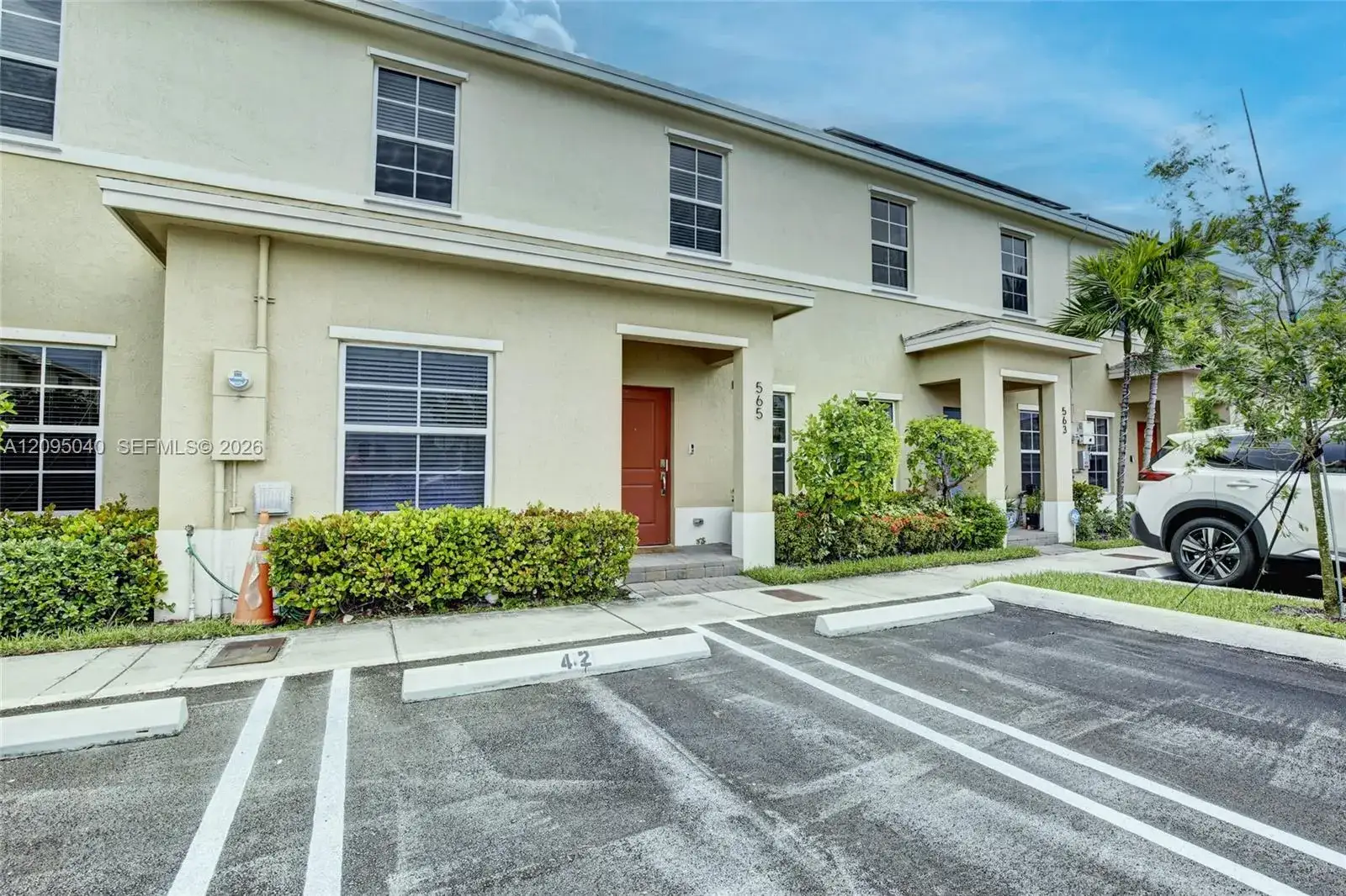 565 NE 5th Pl, Florida City FL 33034