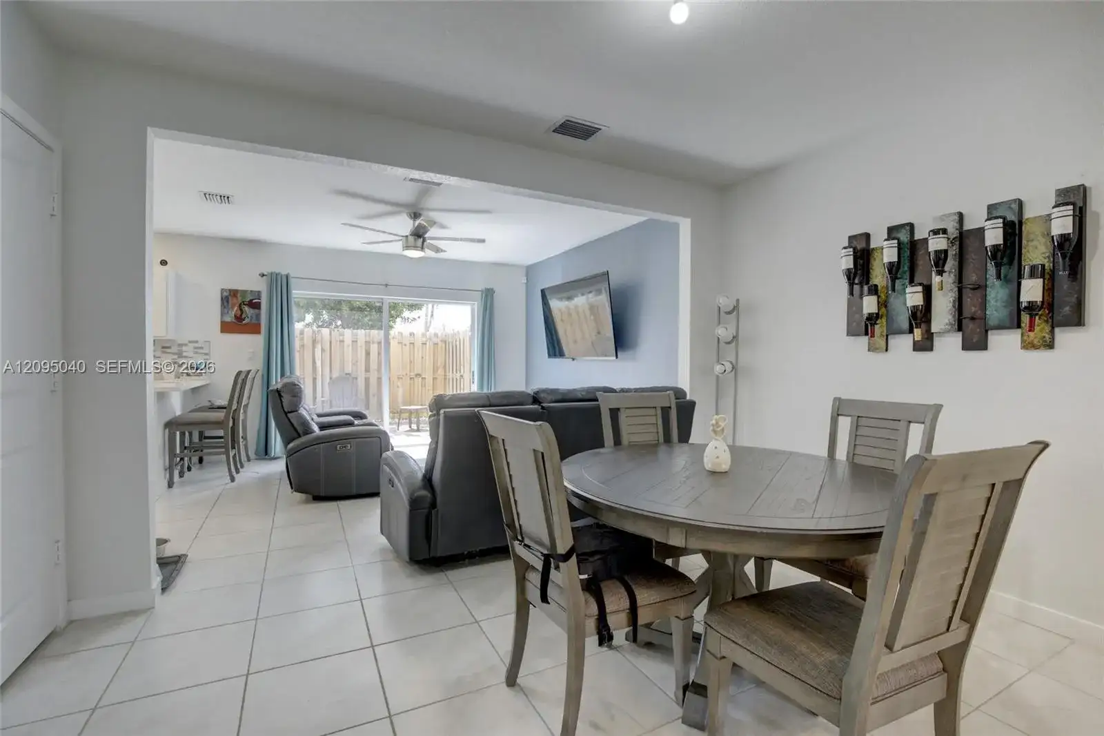 565 NE 5th Pl, Florida City FL 33034 photo 5
