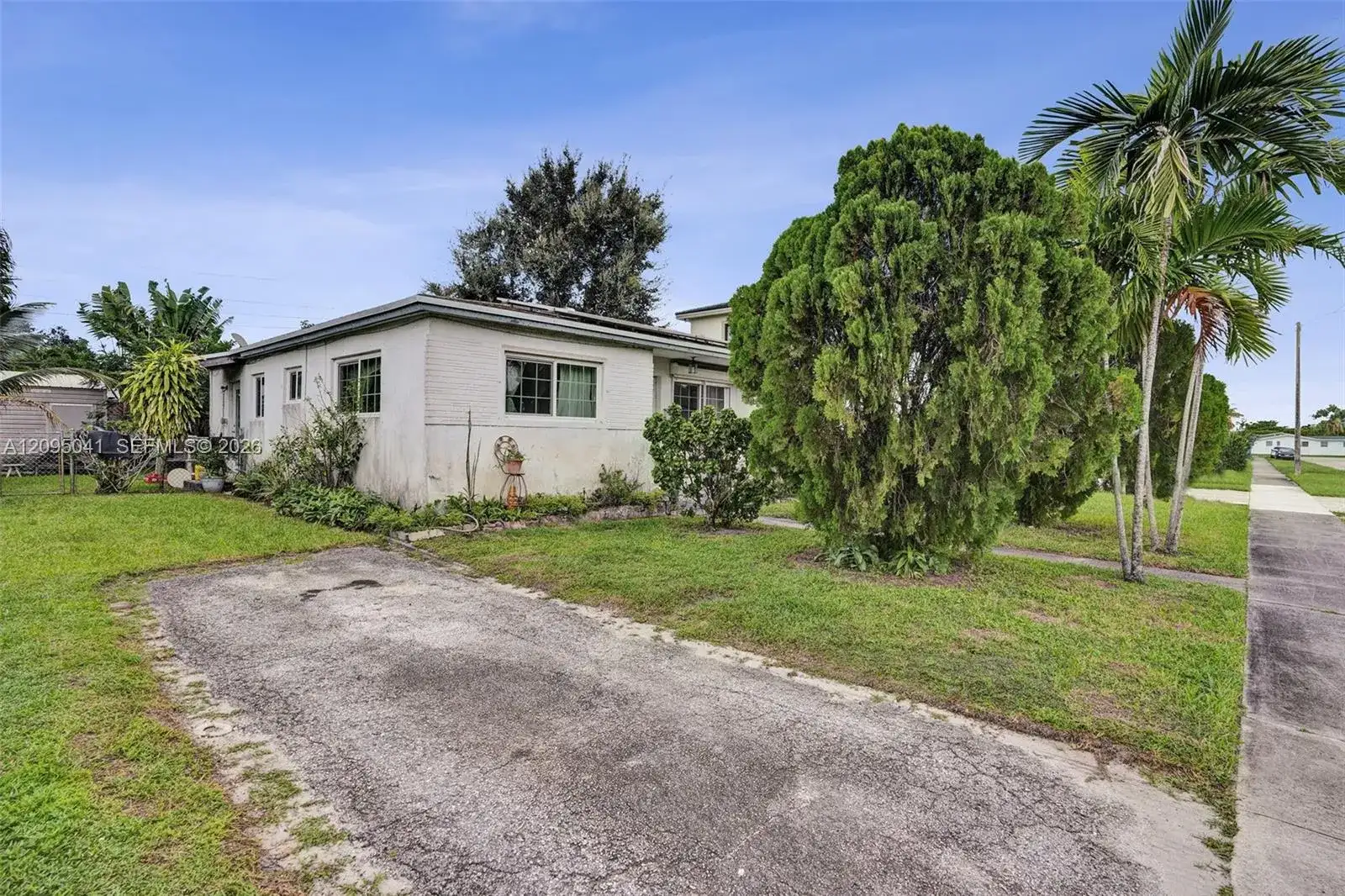 17401 NE 11th Ct, Miami FL 33162 photo 2