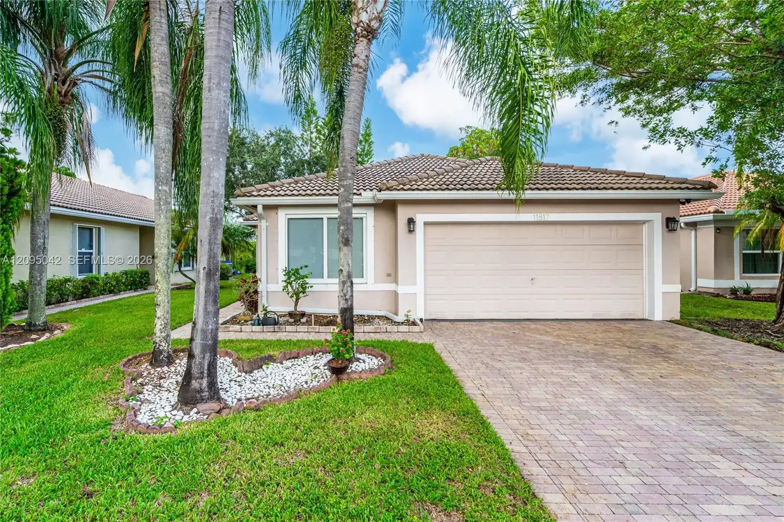 11817 SW 7th St, Pembroke Pines FL 33025