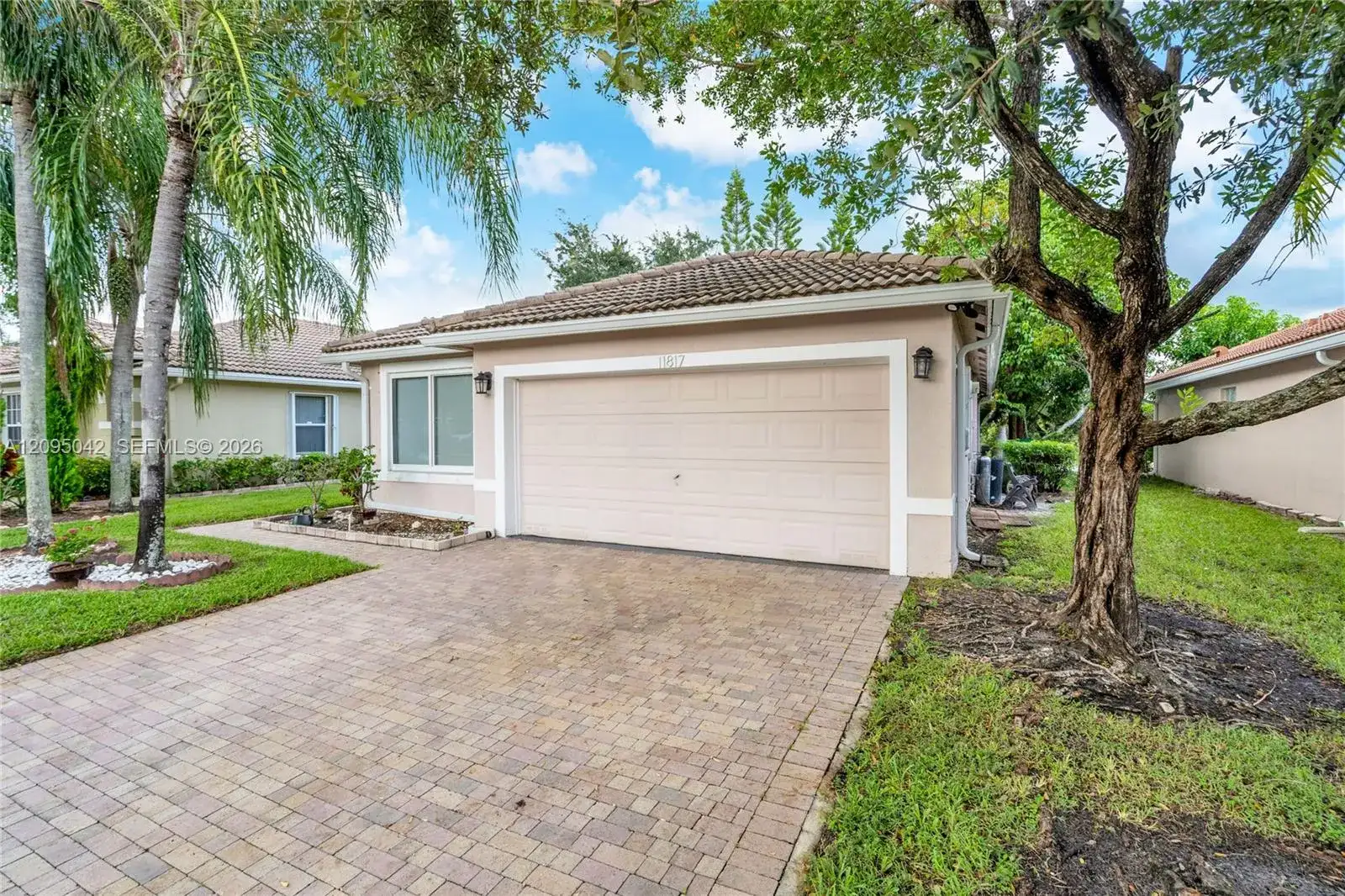 11817 SW 7th St, Pembroke Pines FL 33025 photo 2