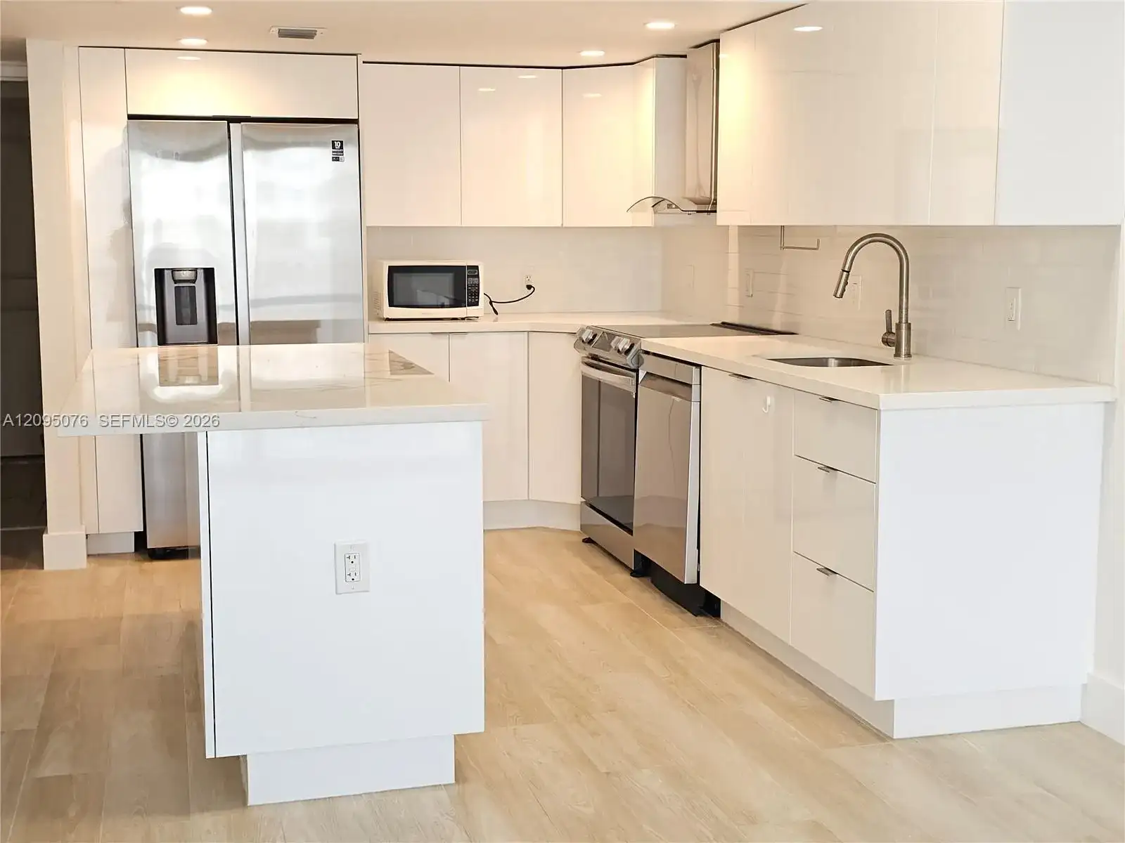 401 Ocean Dr # 522, Miami Beach FL 33139 photo 4