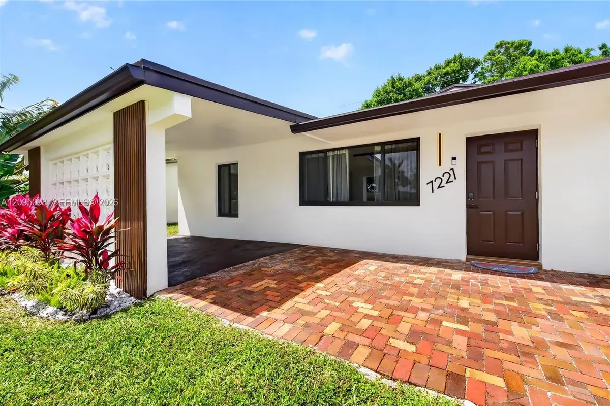 7221 Freedom St, Hollywood FL 33024