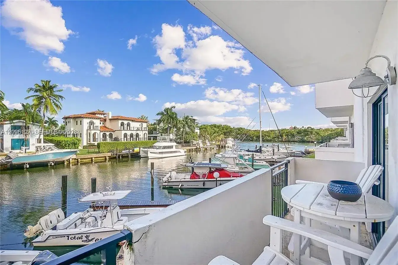 6901 Edgewater Dr # 211, Coral Gables FL 33133