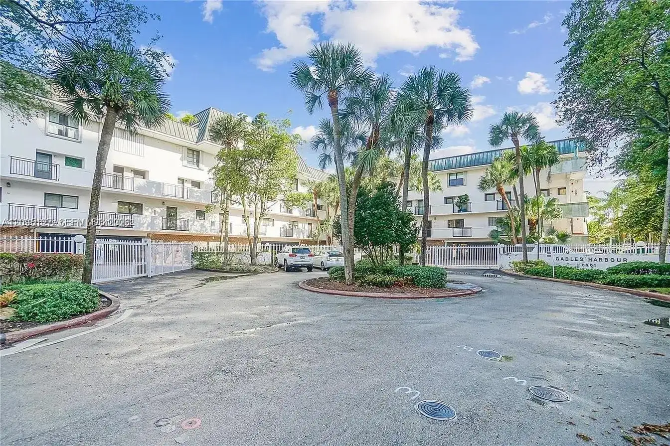 6901 Edgewater Dr # 211, Coral Gables FL 33133 photo 4