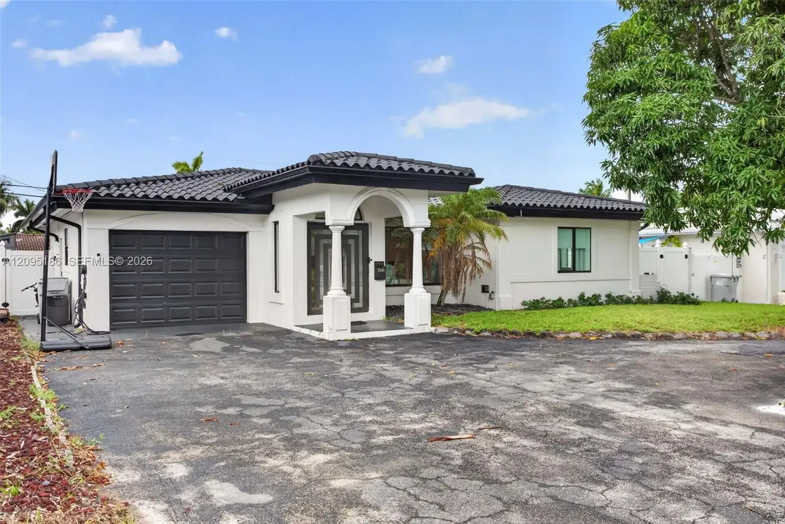 2545 SE 2nd Ct, Pompano Beach FL 33062 photo 2