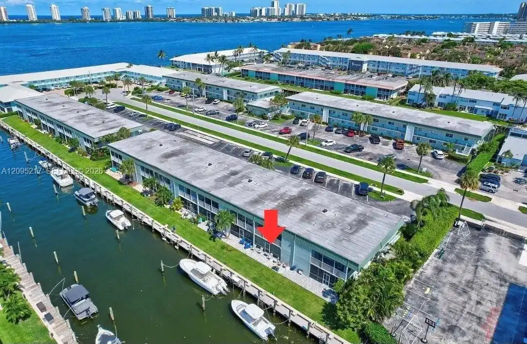 121 Wettaw Ln # 116, North Palm Beach FL 33408