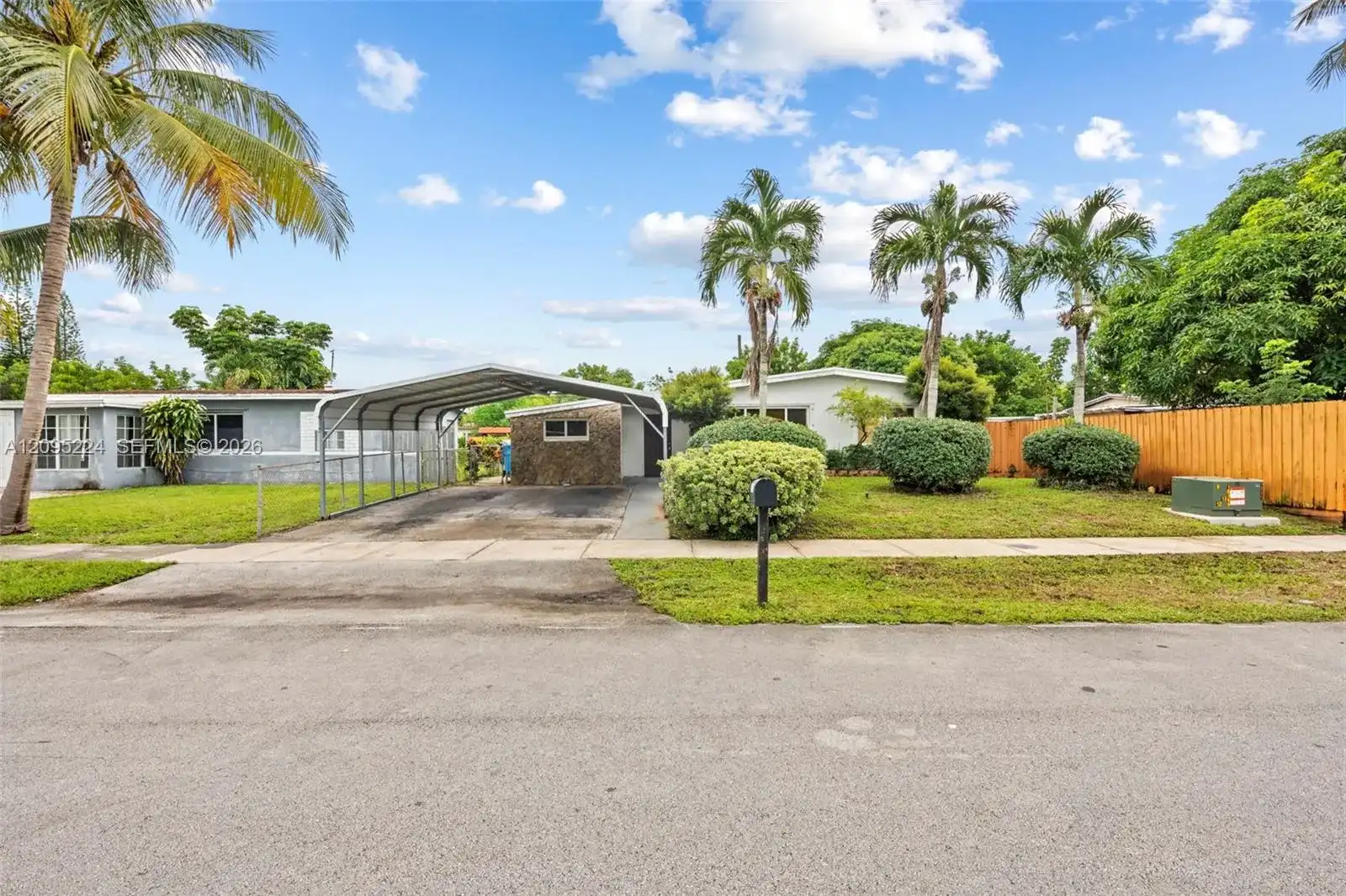 3711 SW 39th Ave, West Park FL 33023