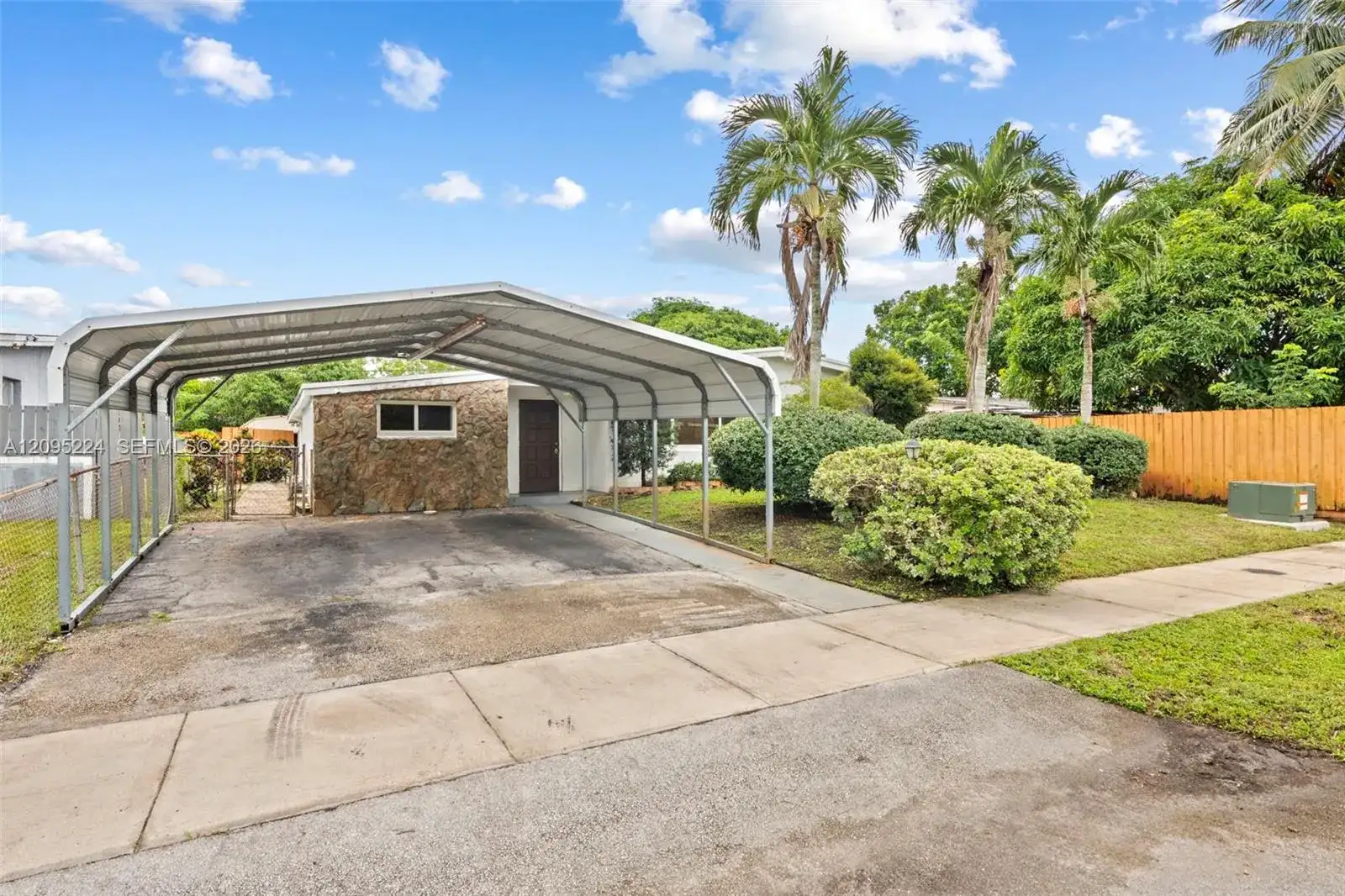 3711 SW 39th Ave, West Park FL 33023 photo 2