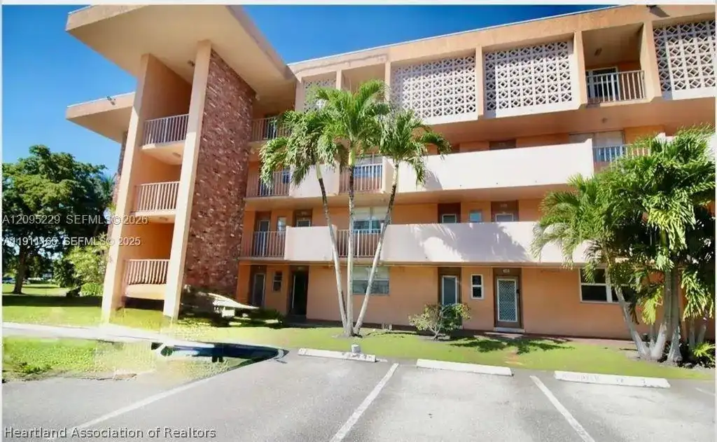 3001 NW 46 Ave # 102, Lauderdale Lakes FL 33313