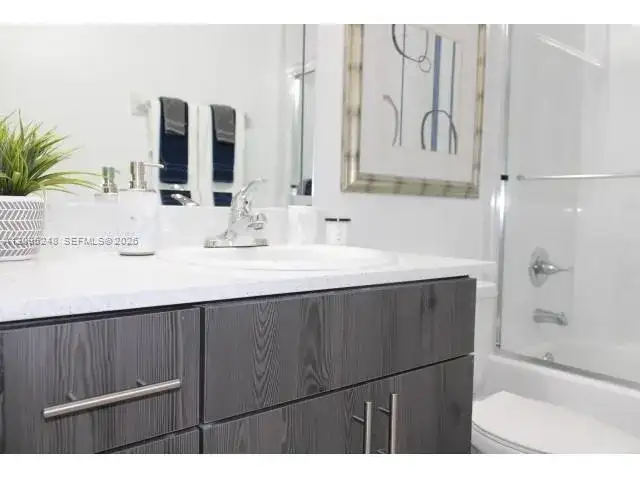 2601 NW 16th St Rd # 601, Miami FL 33125 photo 3