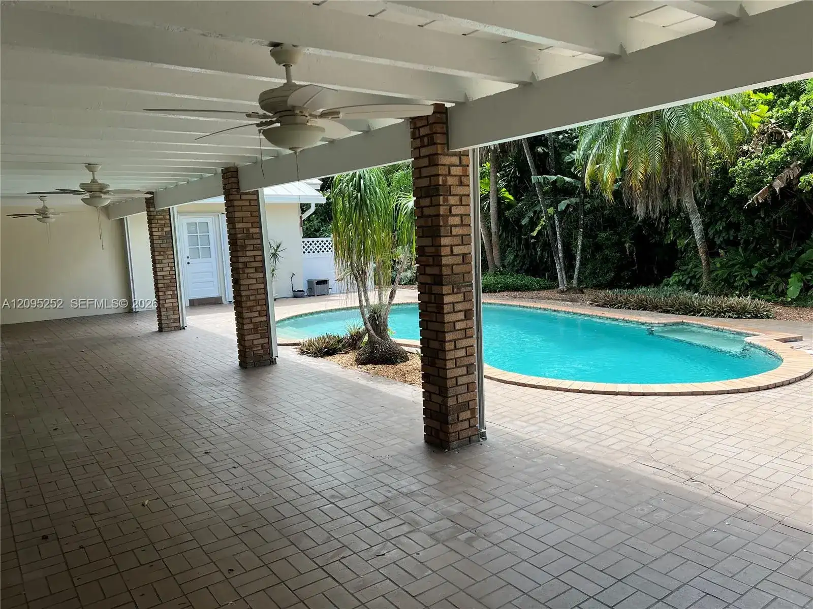 18032 SW 82nd Ct, Palmetto Bay FL 33157 photo 5