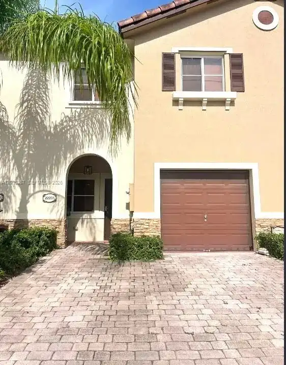 22231 SW 88th Path, Cutler Bay FL 33190