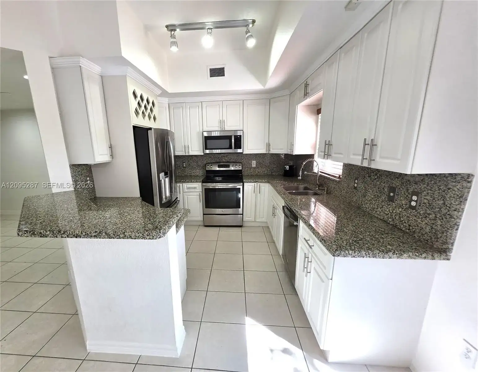 22231 SW 88th Path, Cutler Bay FL 33190 photo 2