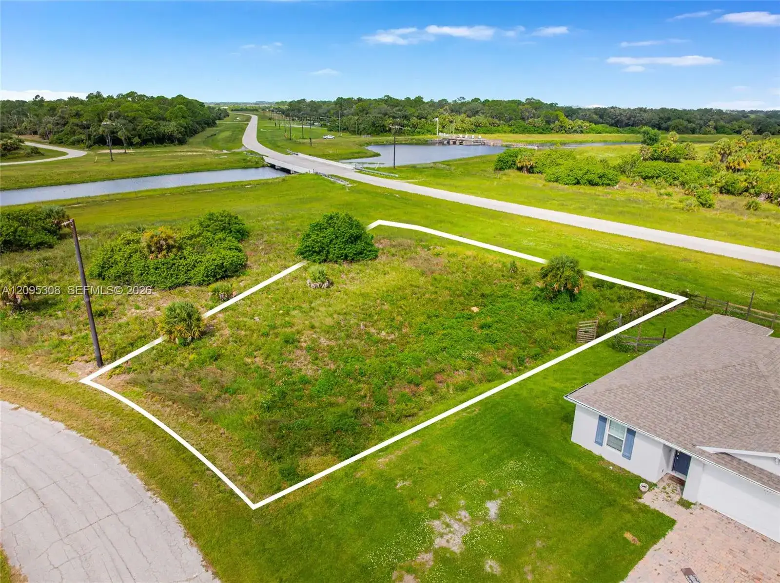 142 Bethlehem Pl, Other City - In The State Of Florida FL 33935 photo 4