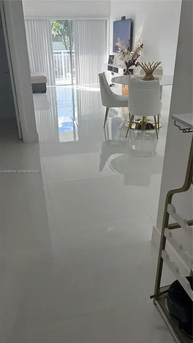 9371 Fontainebleau Blvd # I220, Miami FL 33172 photo 4