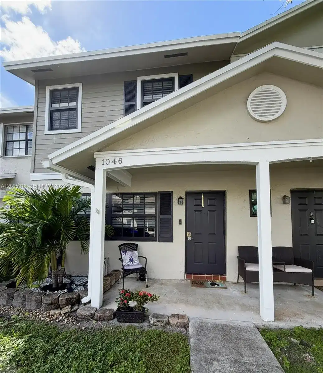 1046 NW 107th Ave, Pembroke Pines FL 33026