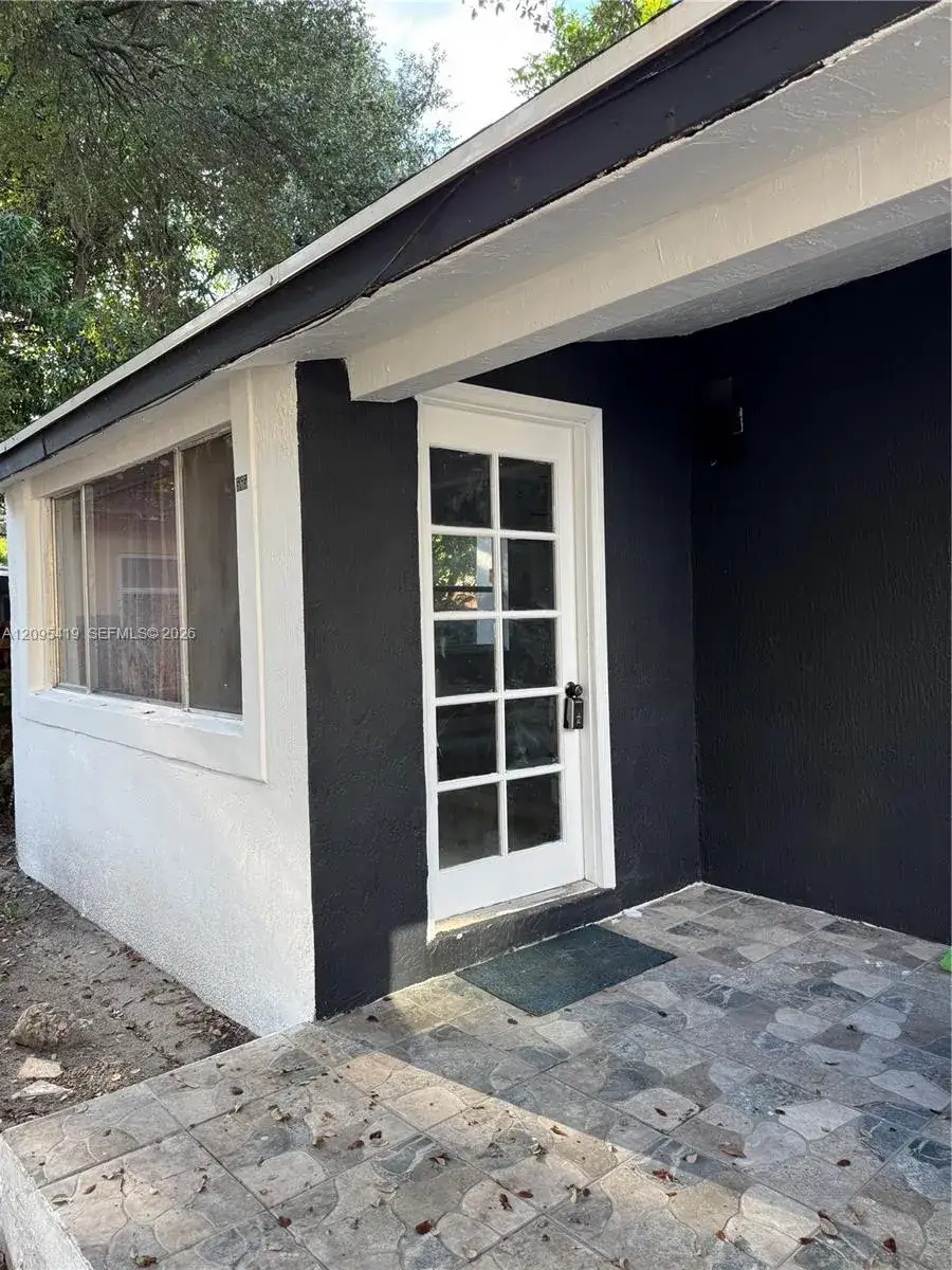 585 NE 163rd St # 1, Miami FL 33162