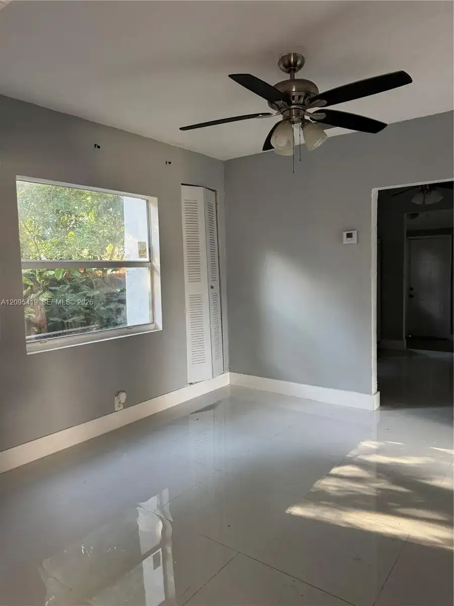 585 NE 163rd St # 1, Miami FL 33162 photo 3