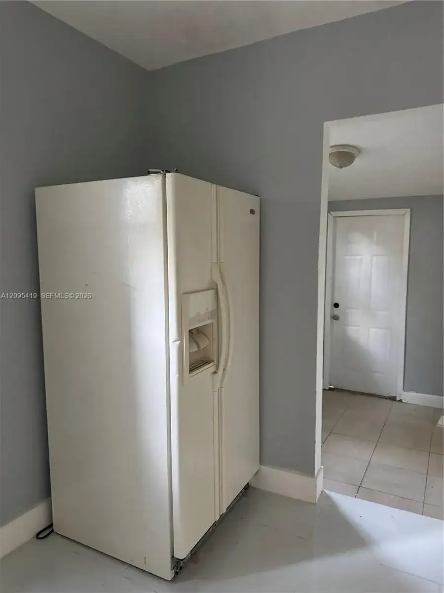 585 NE 163rd St # 1, Miami FL 33162 photo 5