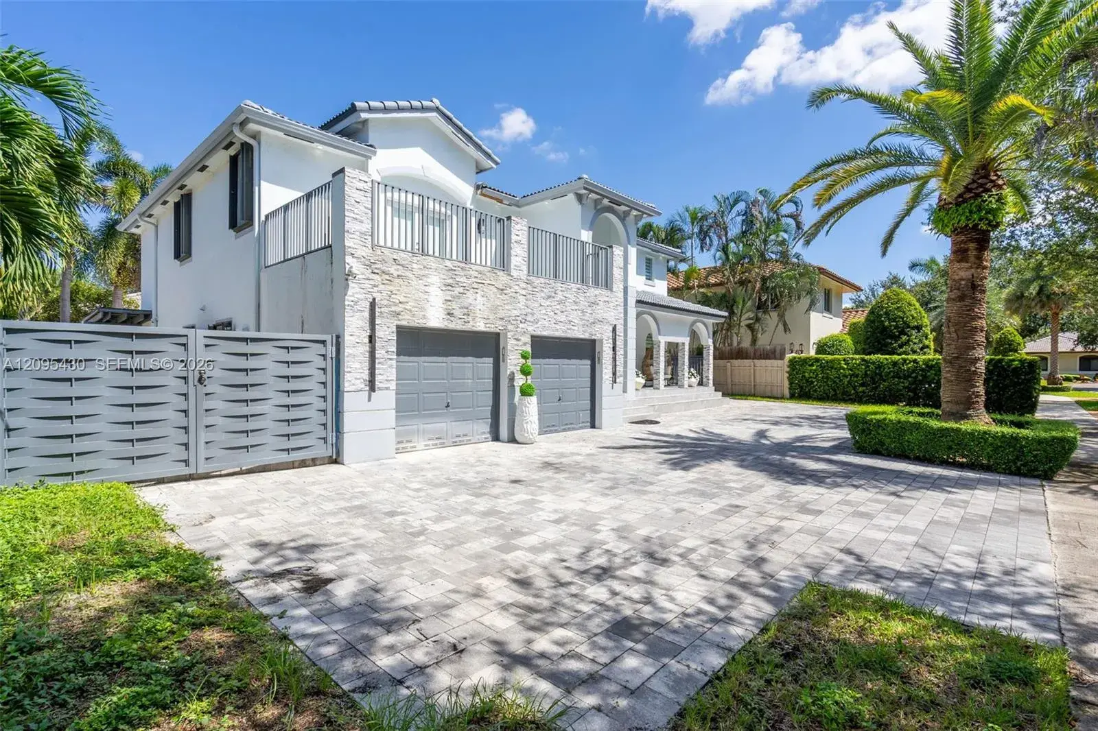 8441 NW 163rd Ter, Miami Lakes FL 33016