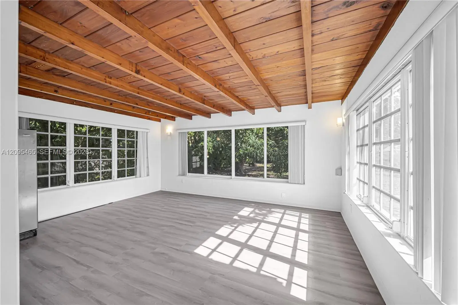6351 NW 38th Ter, Virginia Gardens FL 33166