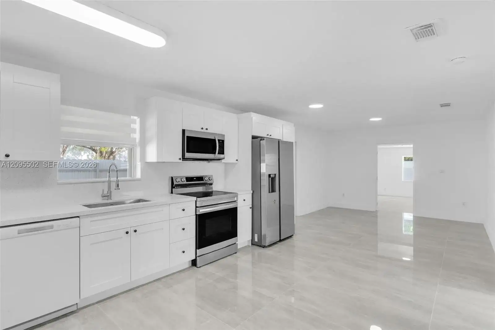 9999 NW 25th Ter, Doral FL 33172 photo 3
