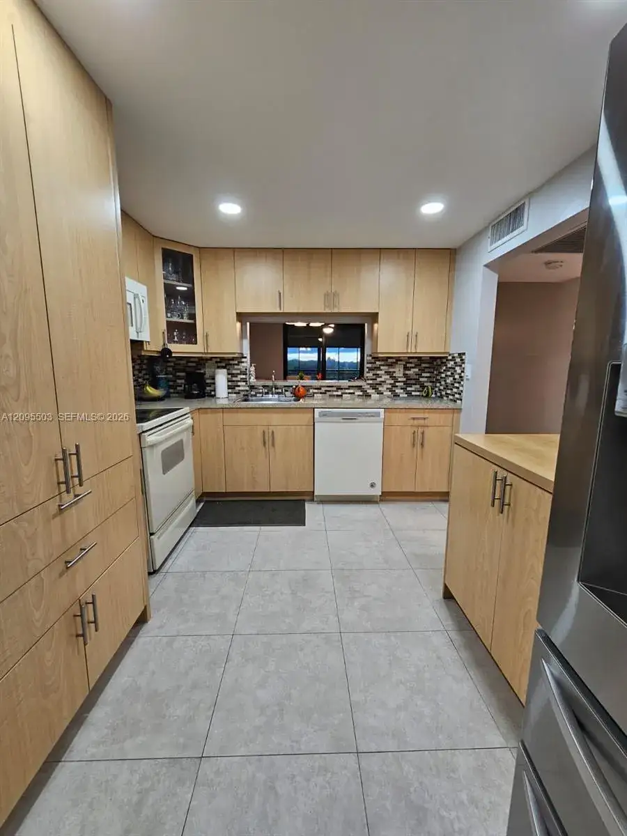 1000 Colony Point Cir # 522, Pembroke Pines FL 33026