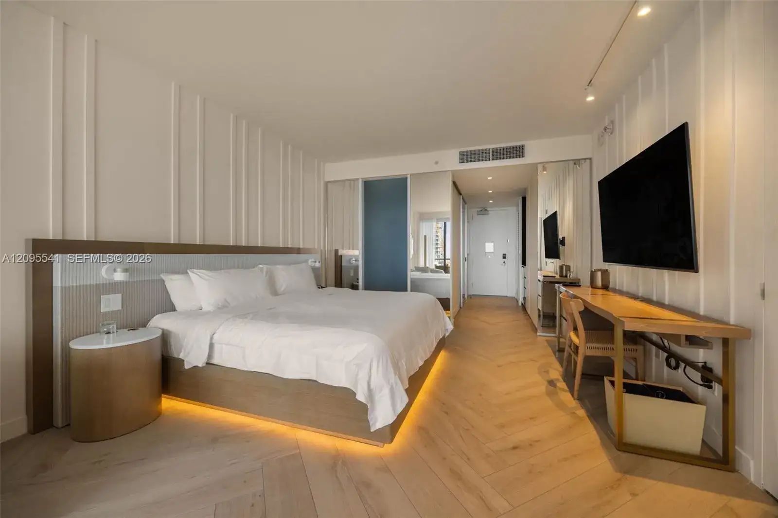 2201 Collins Ave # 1720, Miami Beach FL 33139 photo 5
