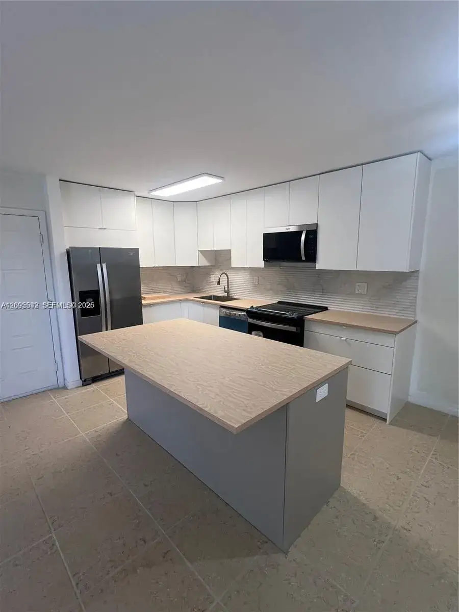 4780 NW 102nd Ave # 11, Doral FL 33178