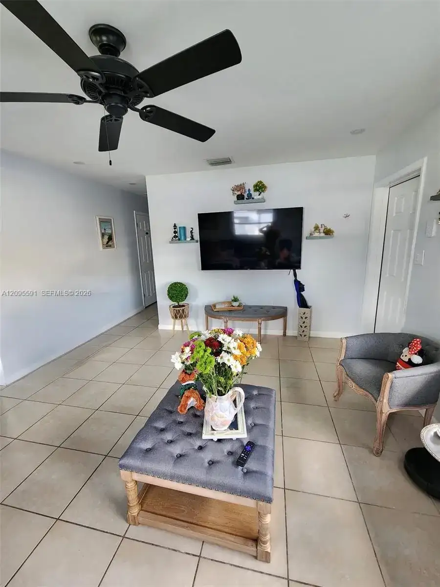 812 Lake McGregor Dr, Fort Myers FL 33919 photo 4
