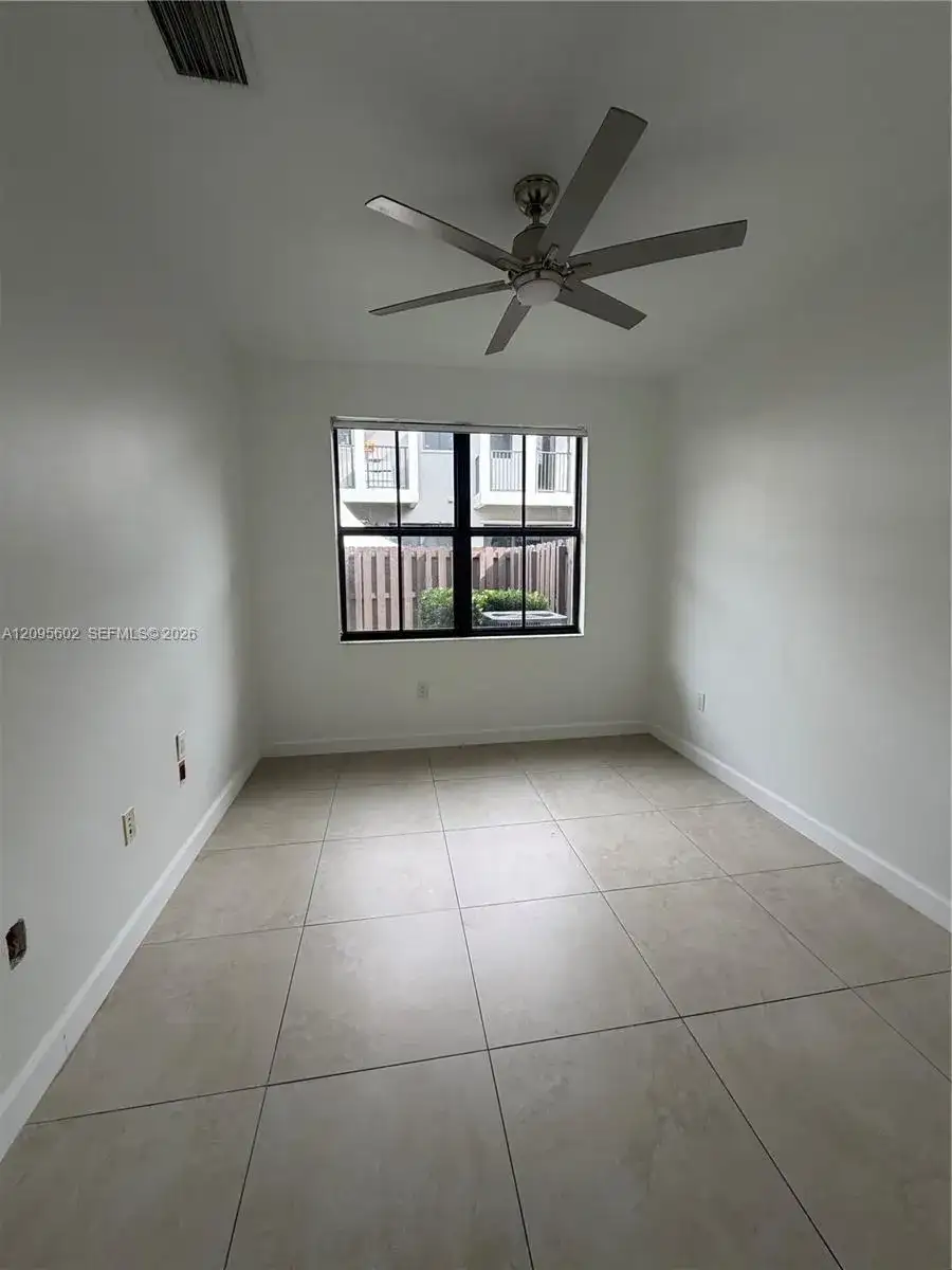 10461 NW 61st st, Doral FL 33178 photo 4