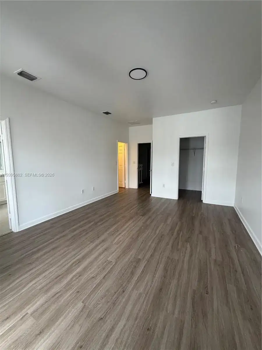 10461 NW 61st st, Doral FL 33178 photo 5