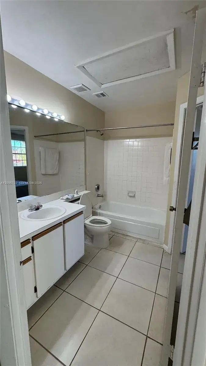 18348 NW 68th Ave # H, Hialeah FL 33015