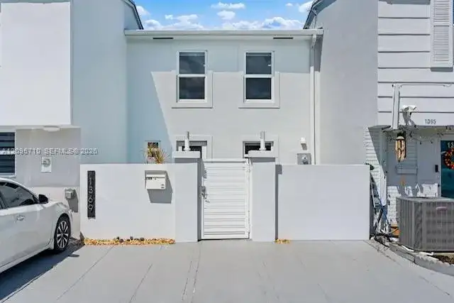1369 W 69th St, Hialeah FL 33014 photo 2