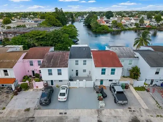 1369 W 69th St, Hialeah FL 33014 photo 4