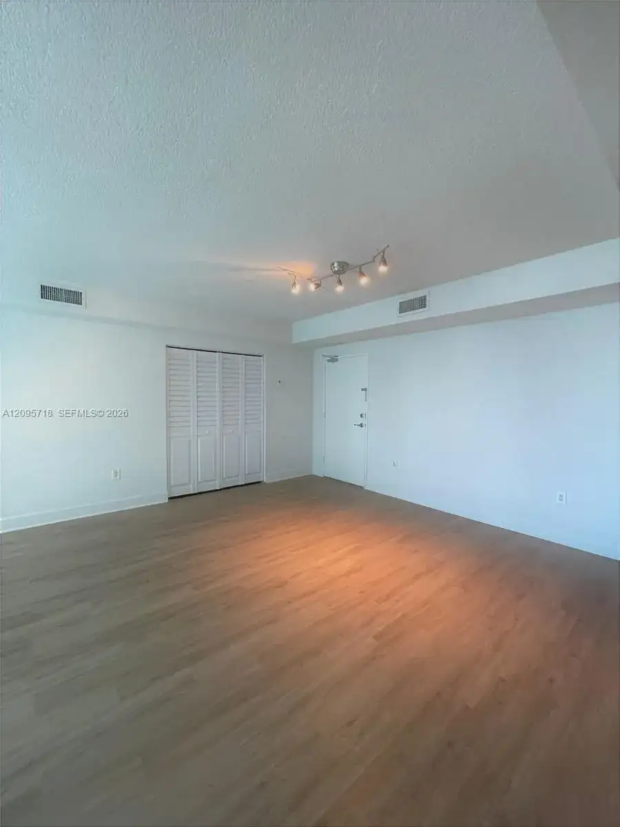 7501 E Treasure Dr # 3P, North Bay Village FL 33141 photo 5