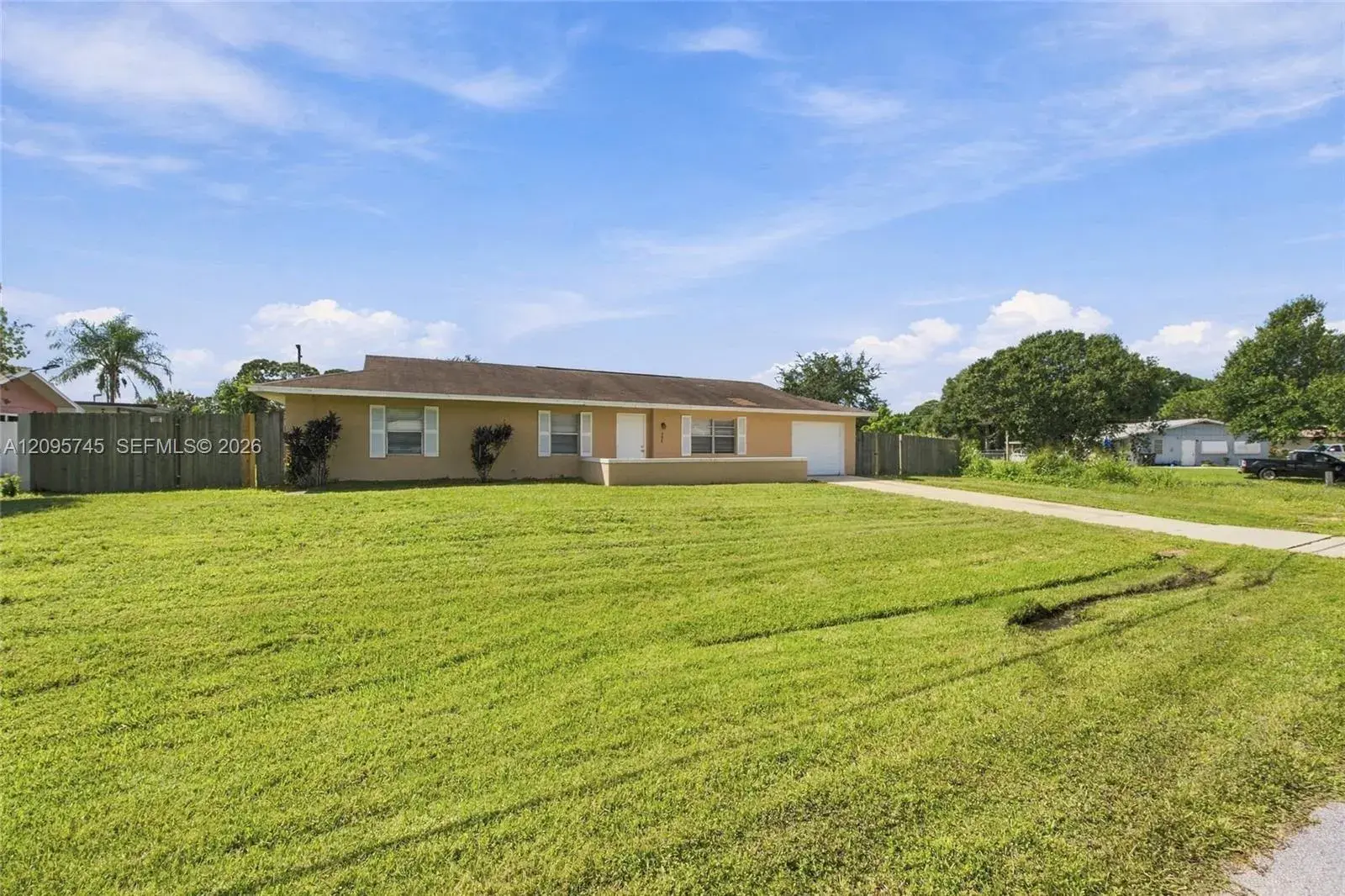 392 NW Ferris Dr, Port St. Lucie FL 34983