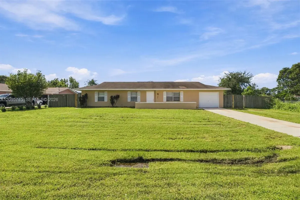 392 NW Ferris Dr, Port St. Lucie FL 34983