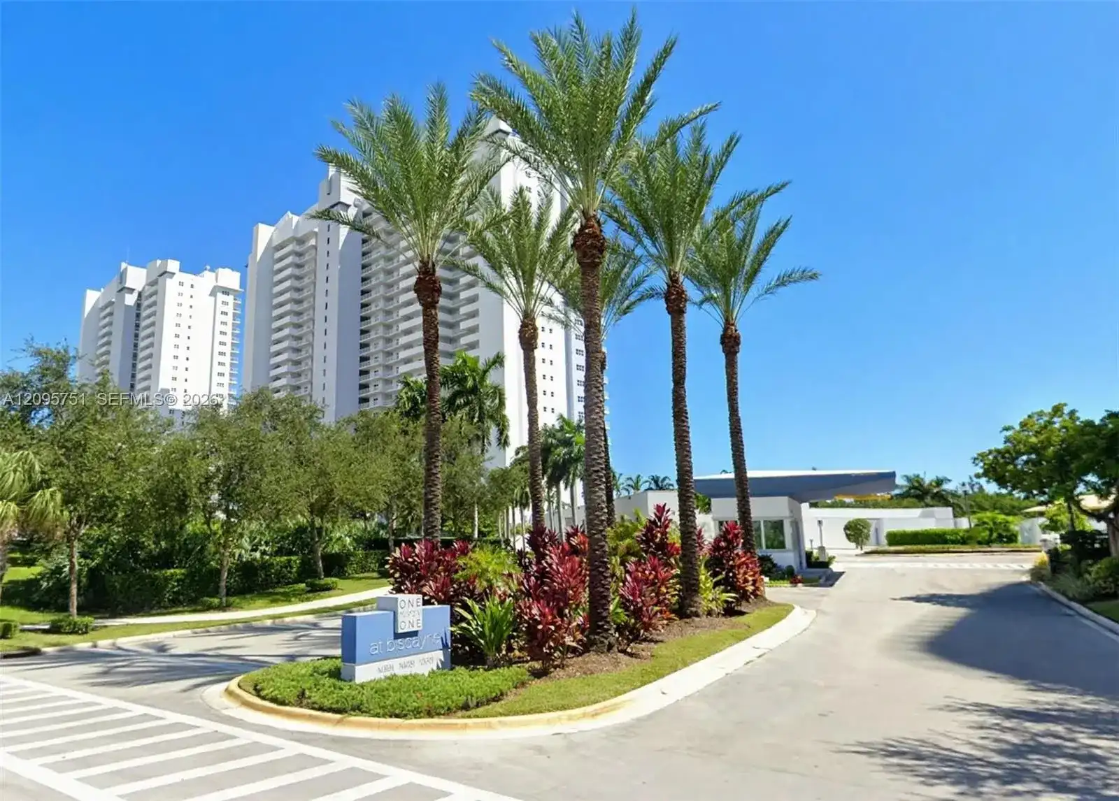 15051 Royal Oaks Ln # 1704, North Miami FL 33181