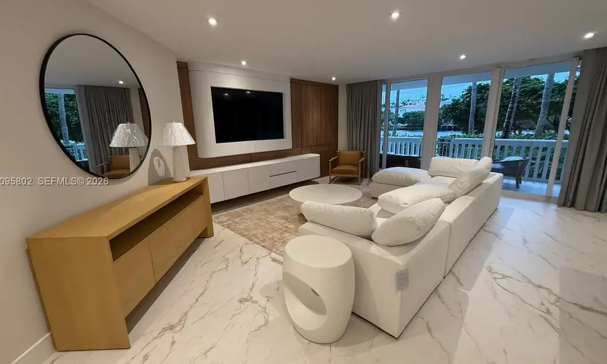 7000 Island Blvd # 01, Aventura FL 33160