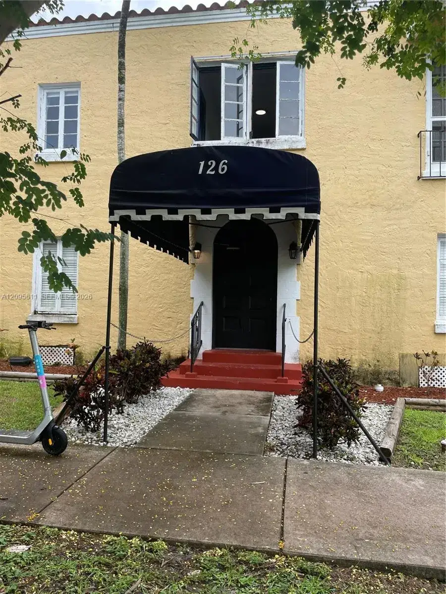 126 Mendoza Ave # 3, Coral Gables FL 33134