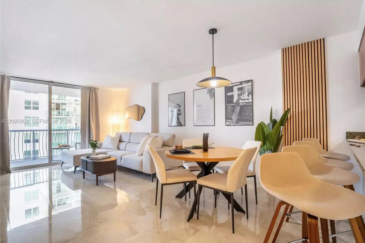 1200 Brickell Bay Dr # 1805, Miami FL 33131
