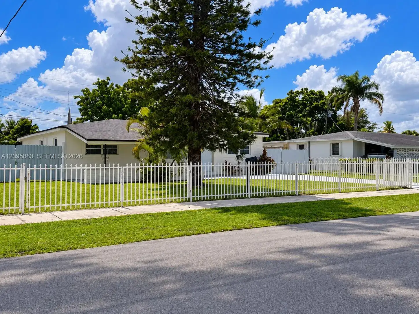 710 NW 176th Ter, Miami Gardens FL 33169 photo 2