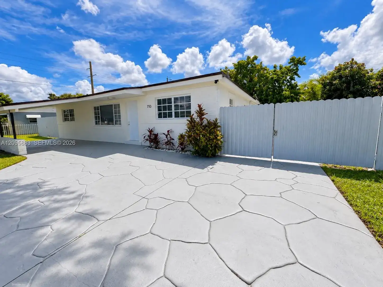 710 NW 176th Ter, Miami Gardens FL 33169 photo 4