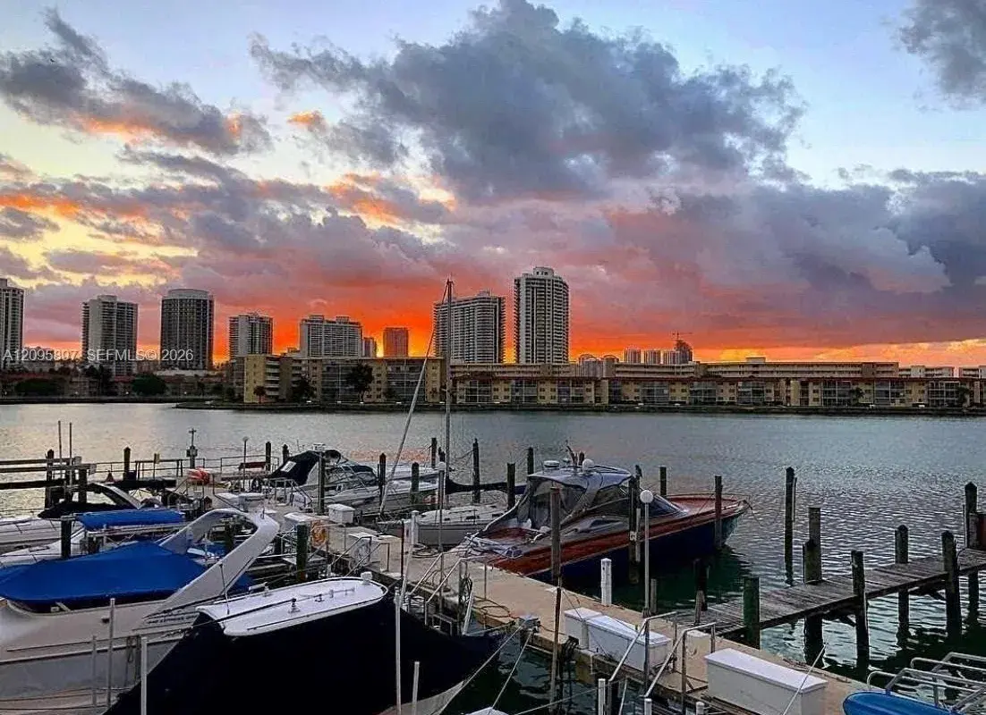 18031 Biscayne Blvd # 1901, Aventura FL 33160