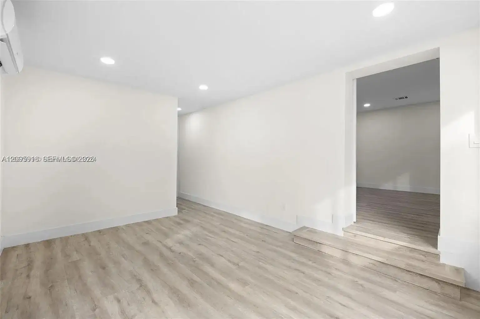 331 W 40th Pl, Hialeah FL 33012 photo 4
