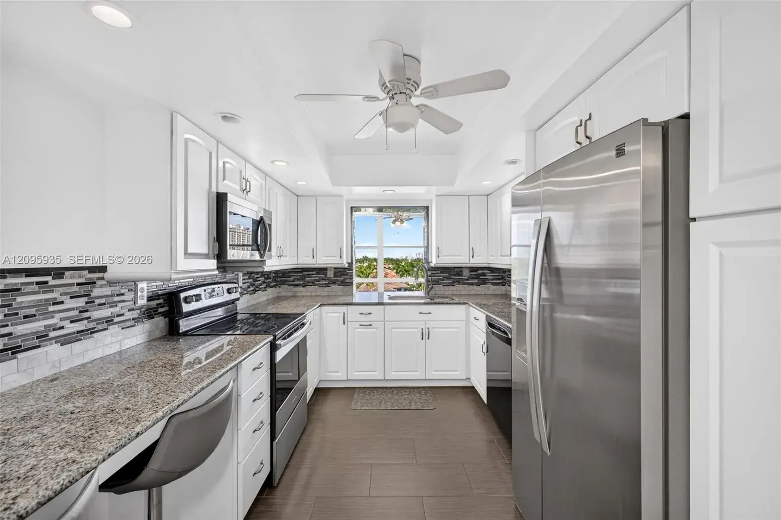 1000 Parkview Dr # 715, Hallandale Beach FL 33009