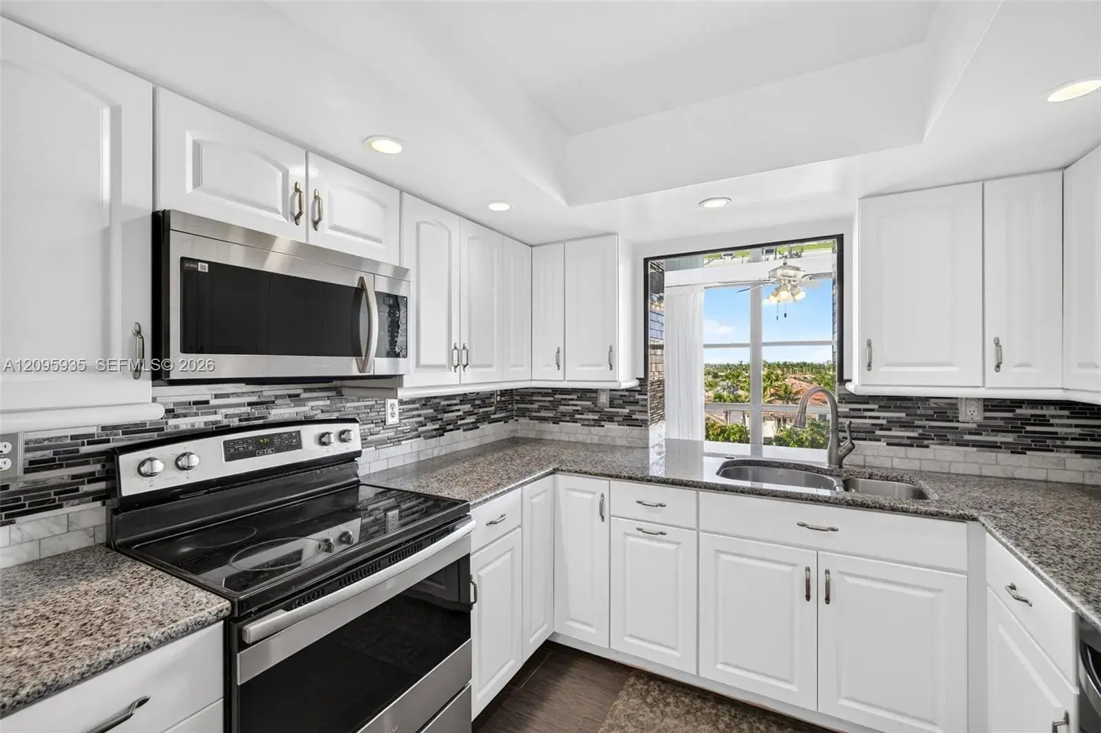 1000 Parkview Dr # 715, Hallandale Beach FL 33009